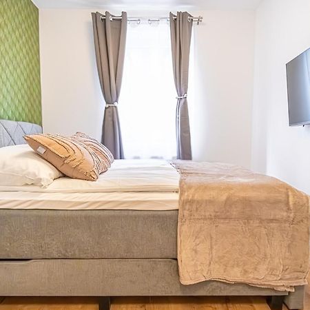 Charming 1Br And 1Lr Apt Modern Design Donaustadt Wina Bagian luar foto