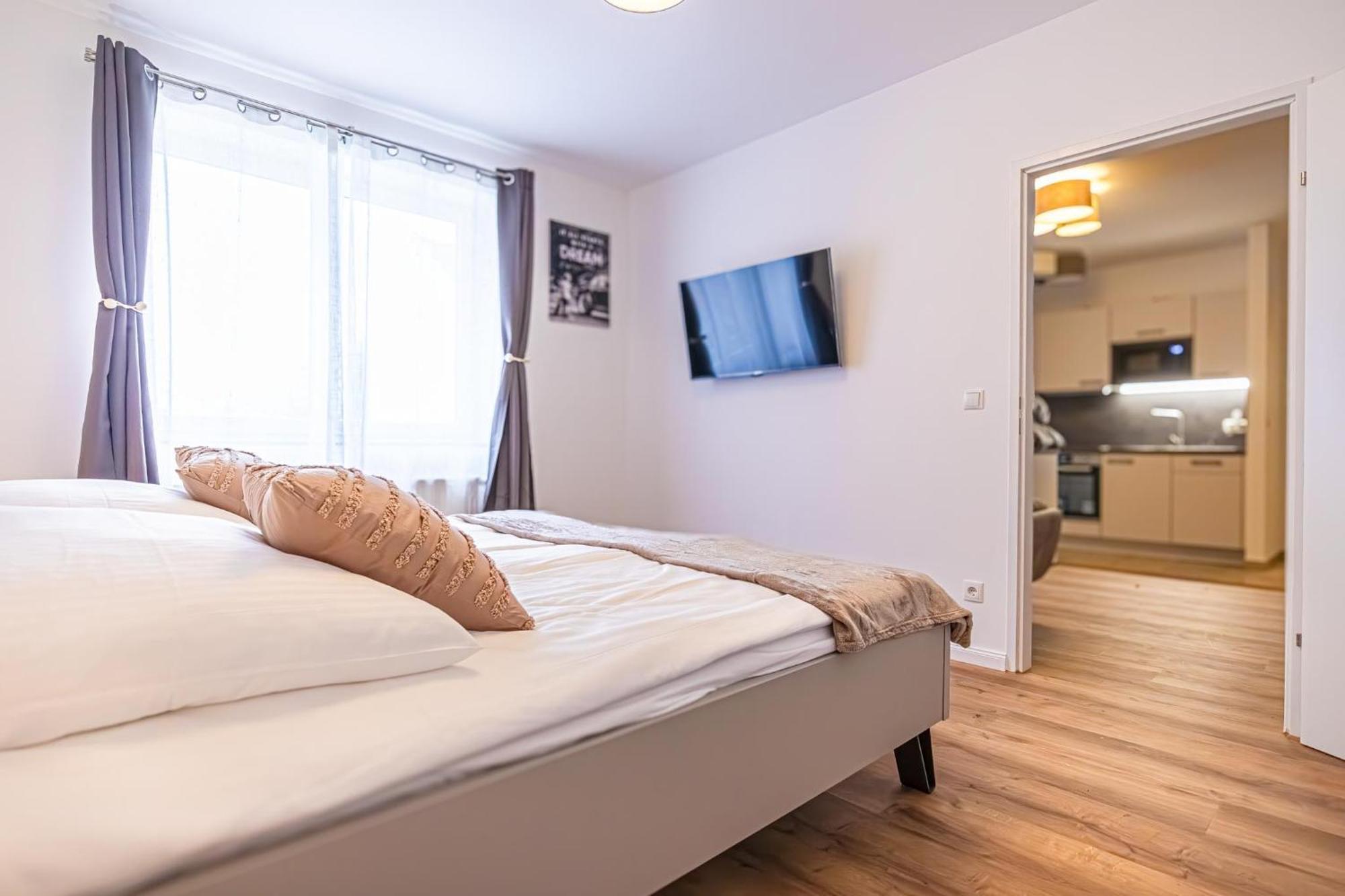 Charming 1Br And 1Lr Apt Modern Design Donaustadt Wina Bagian luar foto