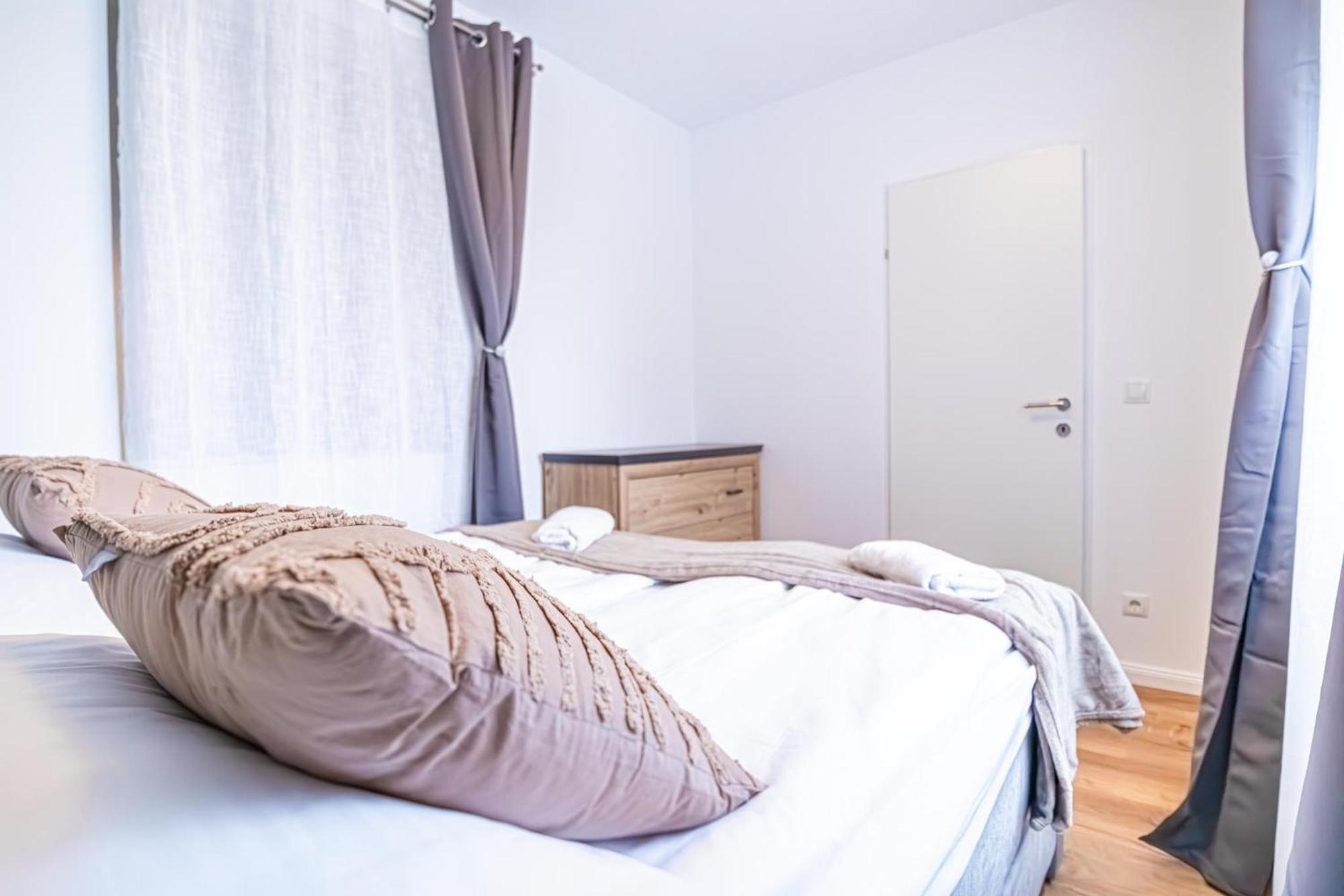 Charming 1Br And 1Lr Apt Modern Design Donaustadt Wina Bagian luar foto