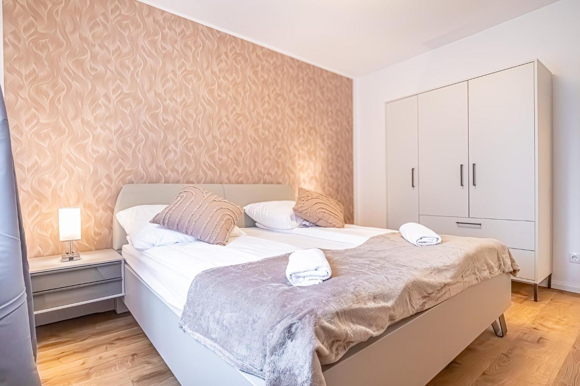 Charming 1Br And 1Lr Apt Modern Design Donaustadt Wina Bagian luar foto