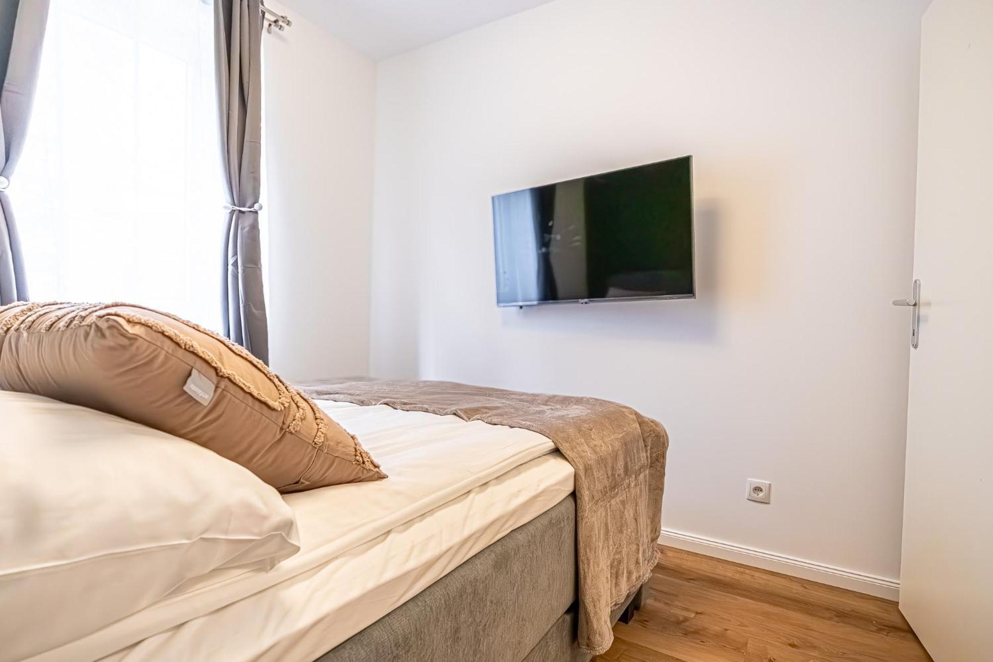Charming 1Br And 1Lr Apt Modern Design Donaustadt Wina Bagian luar foto