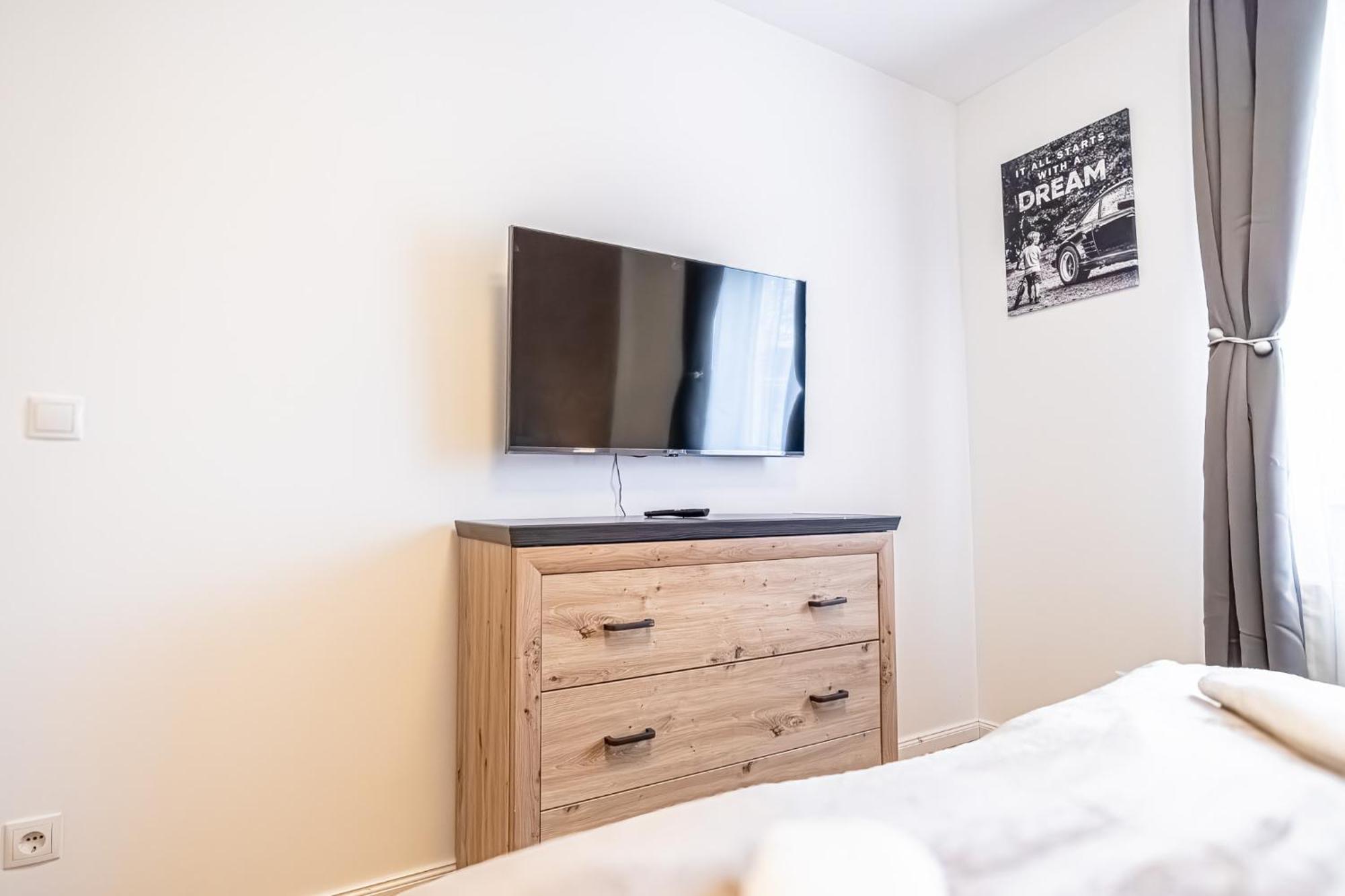 Charming 1Br And 1Lr Apt Modern Design Donaustadt Wina Bagian luar foto
