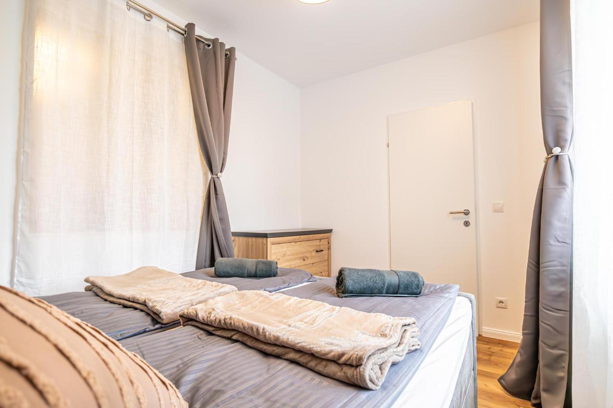 Charming 1Br And 1Lr Apt Modern Design Donaustadt Wina Bagian luar foto