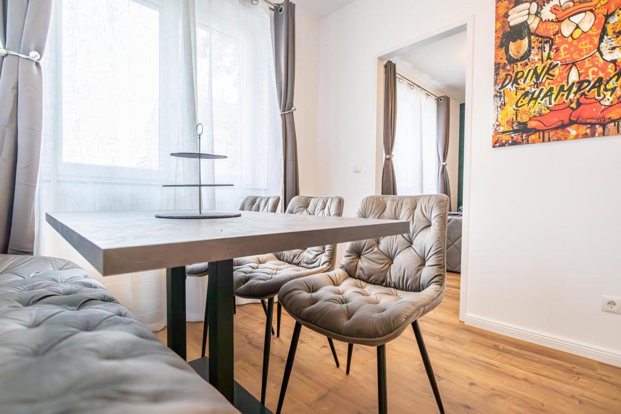 Charming 1Br And 1Lr Apt Modern Design Donaustadt Wina Bagian luar foto