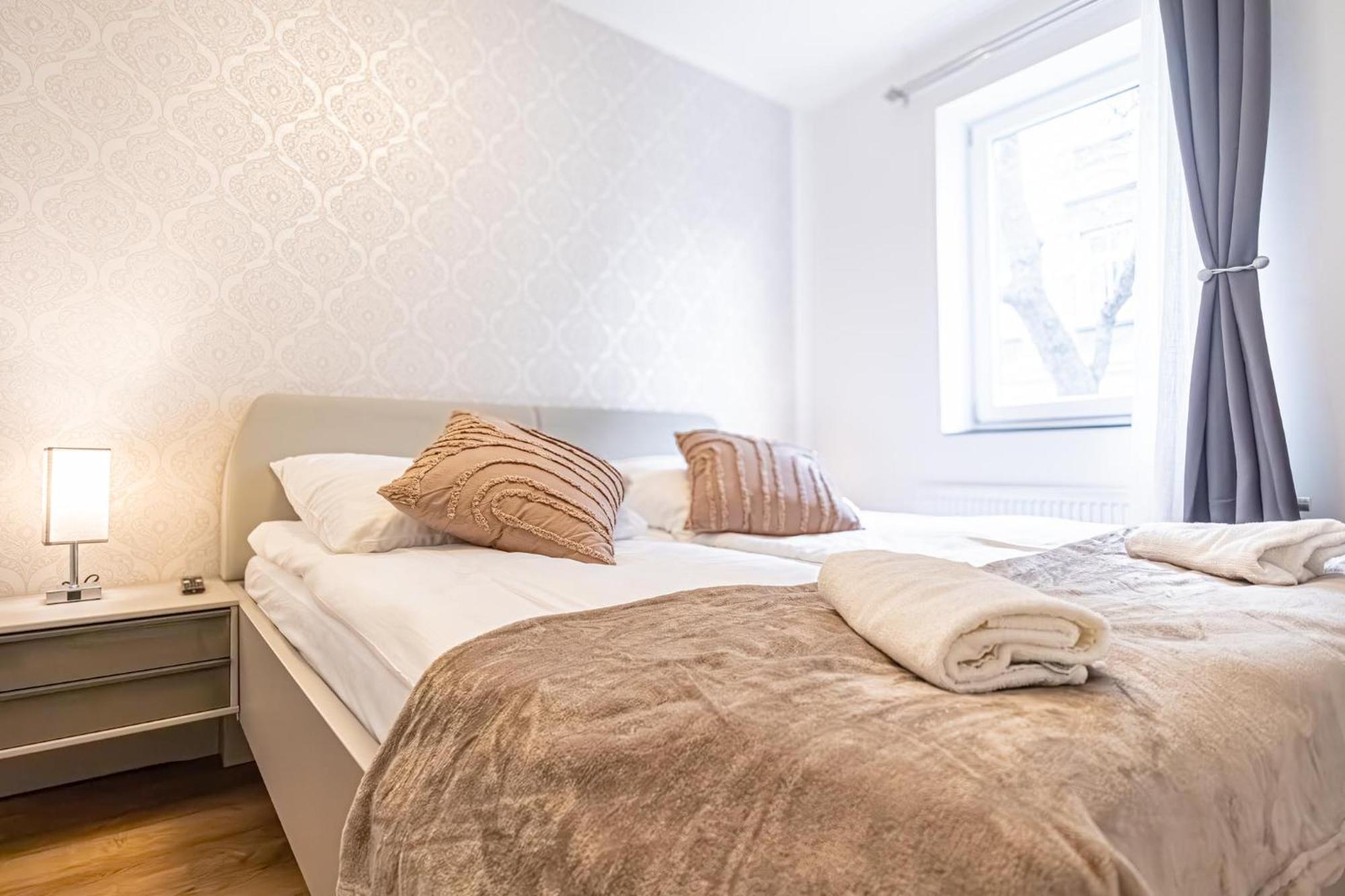 Charming 1Br And 1Lr Apt Modern Design Donaustadt Wina Bagian luar foto