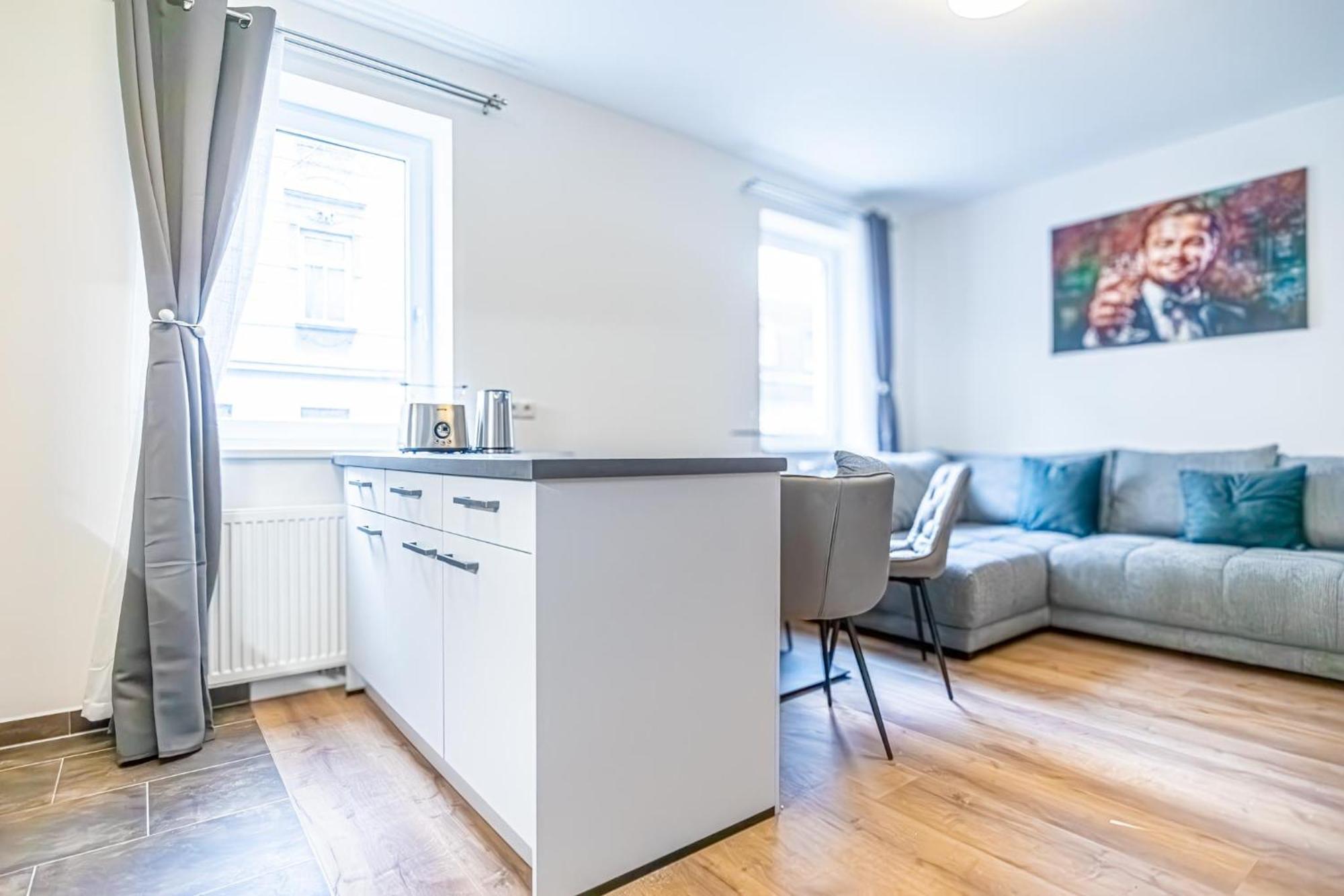 Charming 1Br And 1Lr Apt Modern Design Donaustadt Wina Bagian luar foto