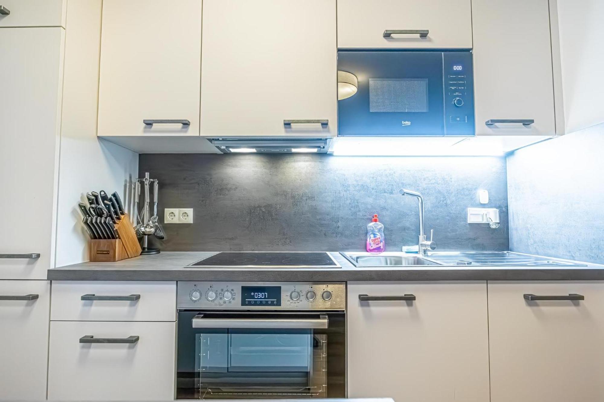 Charming 1Br And 1Lr Apt Modern Design Donaustadt Wina Bagian luar foto