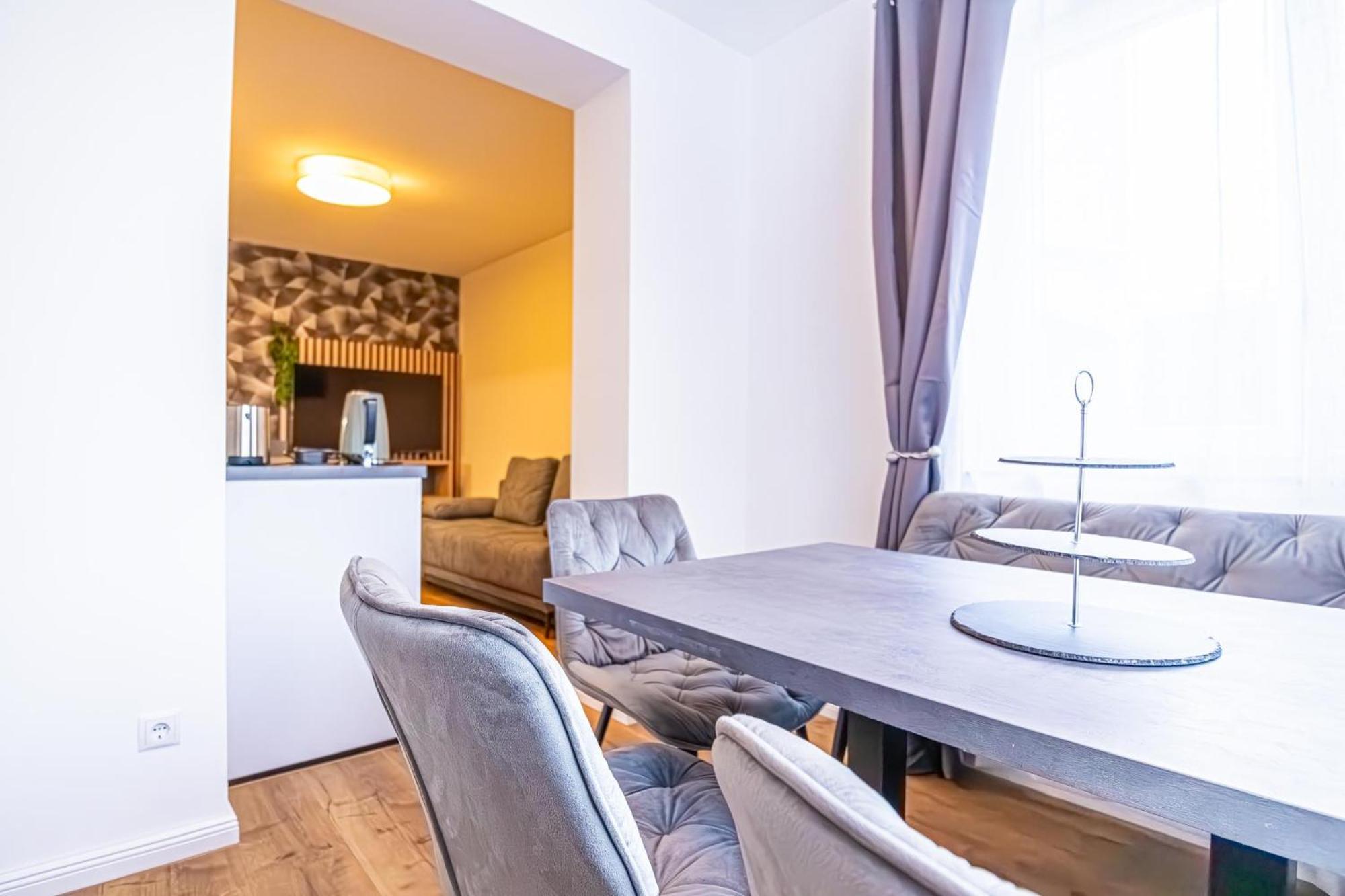 Charming 1Br And 1Lr Apt Modern Design Donaustadt Wina Bagian luar foto